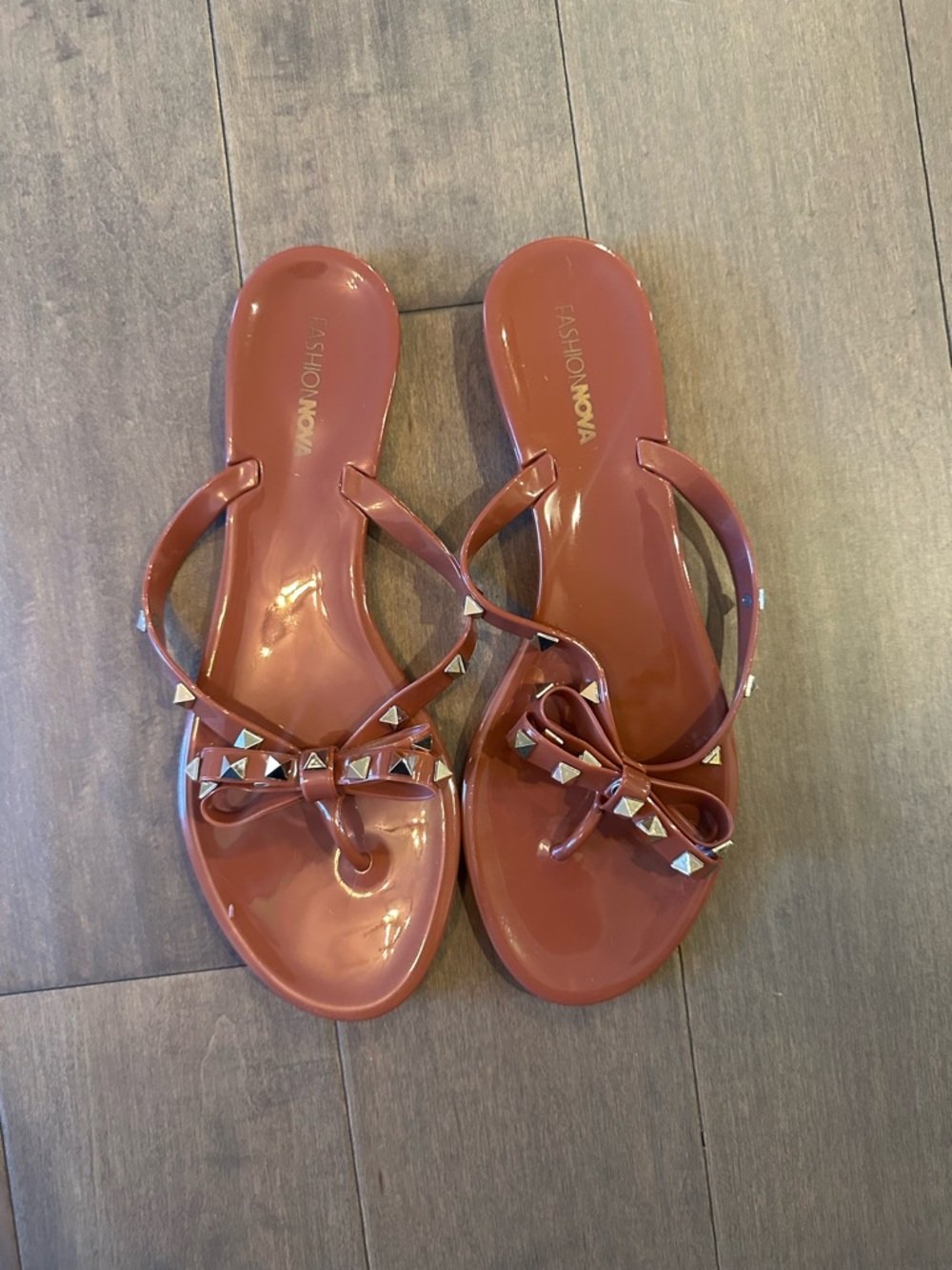 Fashion Nova Bow Studded Jelly Sandals (size 9)